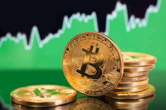 Bitcoin bounced back to $113,900 after testing lows, driven by bullish divergences. Discover the latest trends in crypto trading here